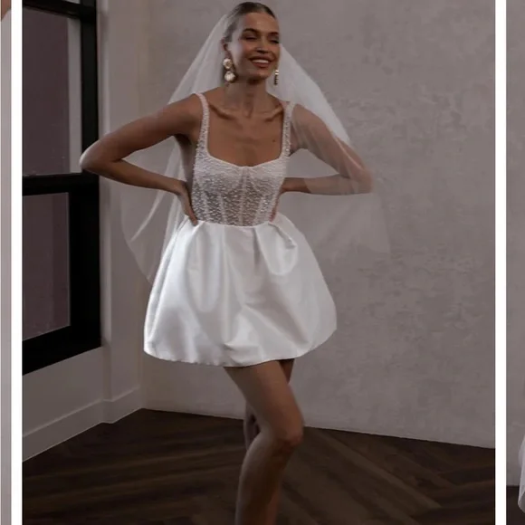 V. Chapman White Wedding Dress - Picture 3 of 9